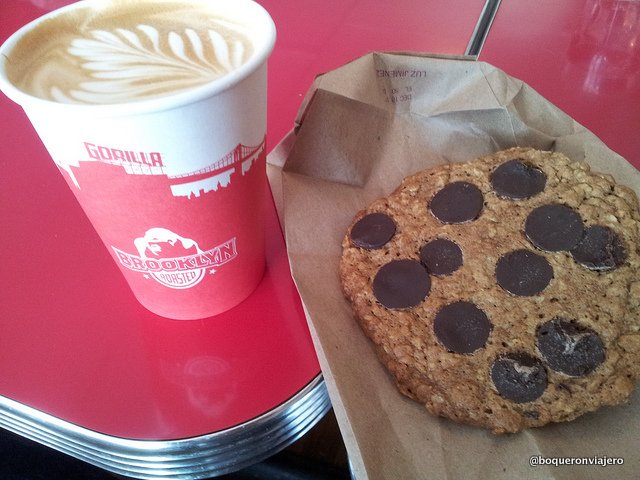 Latte and cookies of Gorilla Coffee, Park Slope
