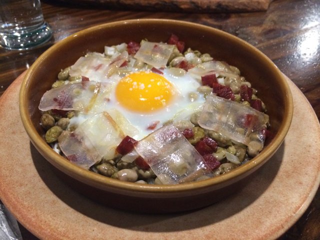 Baby broad beans with chorizo and egg in Lanjarón