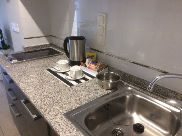 Kitchenette of our apartment with Muchosol in Valencia