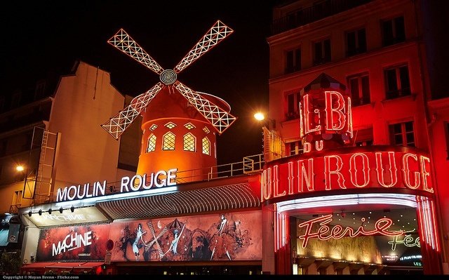 Moulin Rouge de París de noche