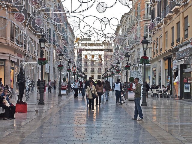 De compras de Navidad por el Centro de Málaga