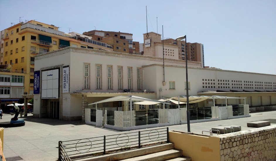 The CAC Málaga with the terrace of Restaurante Óleo