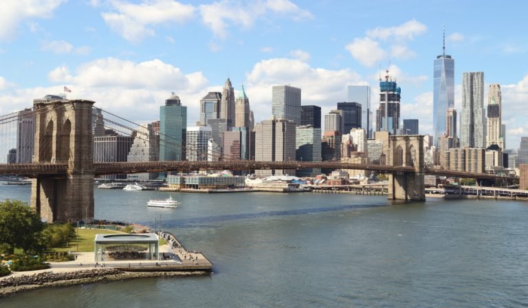 Portada skyline de Nueva York un destino popular para los españoles