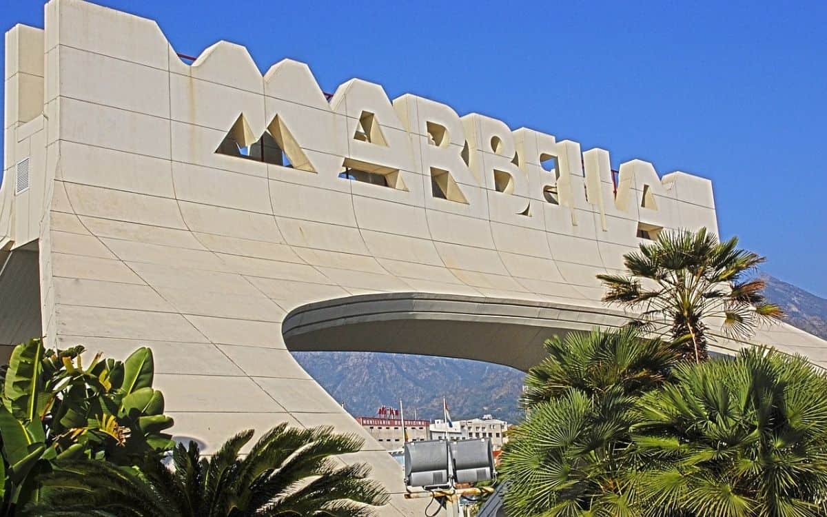 Arco de entrada a la ciudad de Marbella
